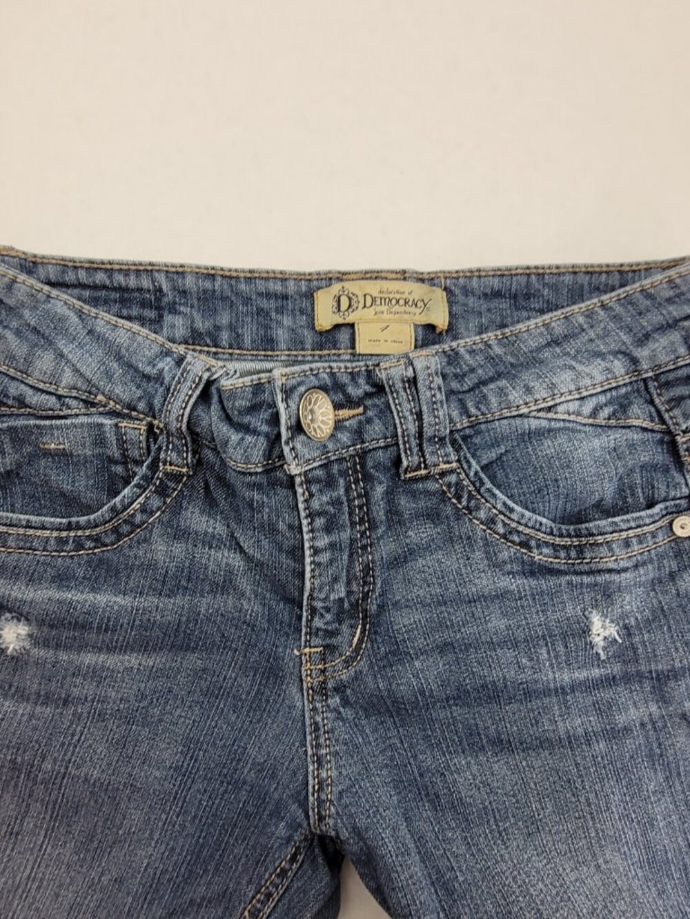 Democracy Jean Capris Women's 4 Blue Distressed Embellished Pockets Stretch - Picture 4 of 13